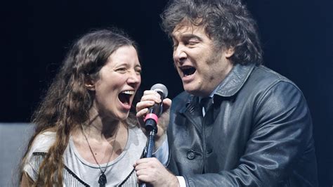 Le Chant Mystique de Luna: Un Spectacle Unique avec le Magnifique Alejandro Sanz!